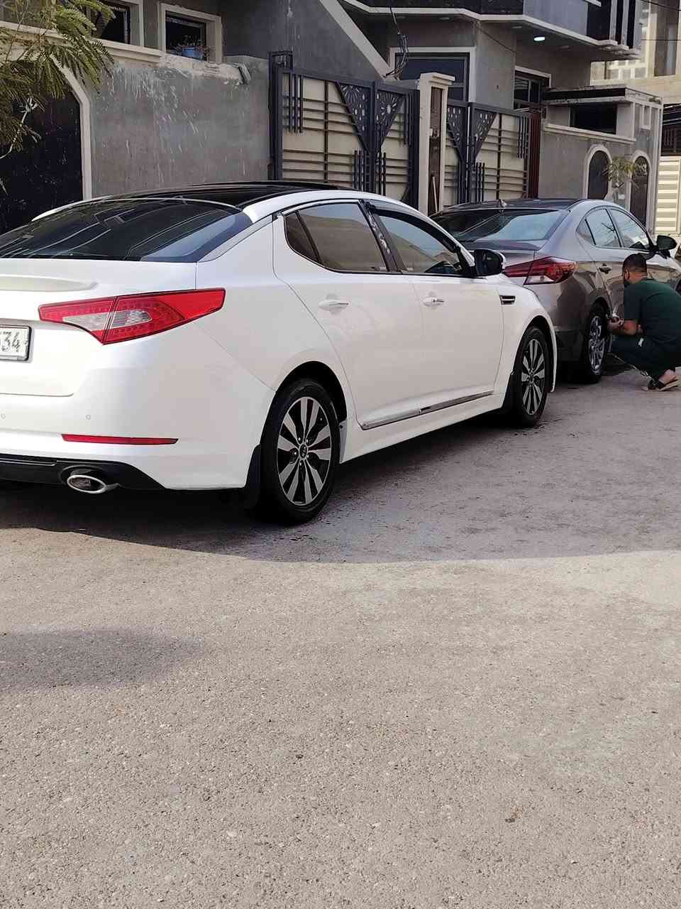 اوبتما 2012 رقم بغداد.
السلام عليكم اوبتما للبيع.
ماشيه ١٩٧.
سياره فول مواصفات.
بانوراما.
بصمه. 
كشن خزن ميموري.
كشانه جلد.
شفتات ستيرن.
ومعروفه مواصفات الفول.
تخم تاير جديد.
باتري جديد 
السياره مدارايا ومتخلي عليها اي شي.
.
بيها بنيد صبغ وجاملغ ايمن بدون اي دواخل.
وهذا.
رقم صاحبها ***********.
مكانها هيت / الانبار
