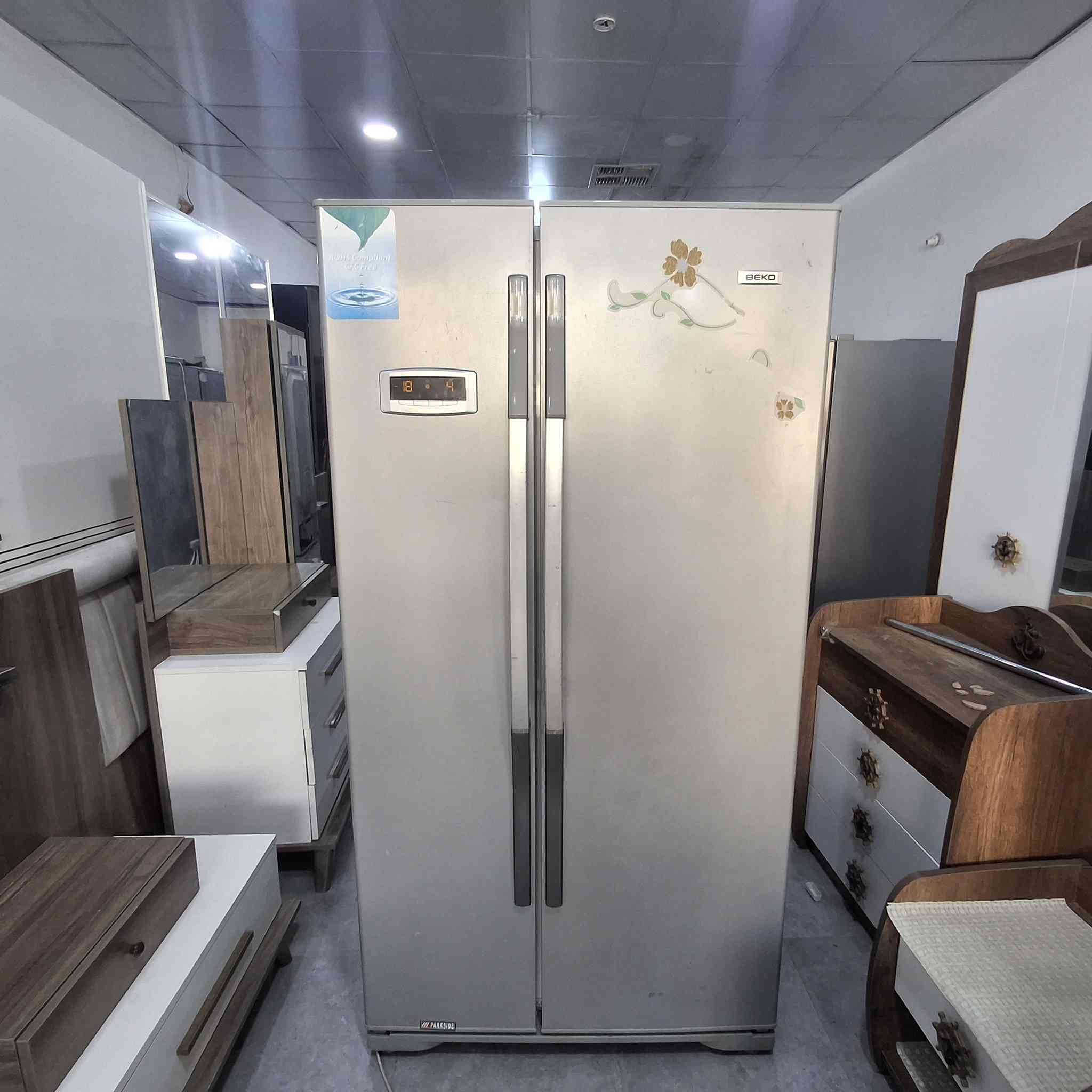 السلام عليكم ثلاجه ومجمدة بابين ٢٨قدم بيكو فول نظافه واصل للمنزل داخل أربيل مع ضمان اسبوع رقم تواصل وتساب ***********
