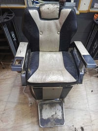 للبيع كراسي حلاقة ٥ وعرباين ٥ للبيع ٠٧٧٠٧٨٢٤٧٩٣