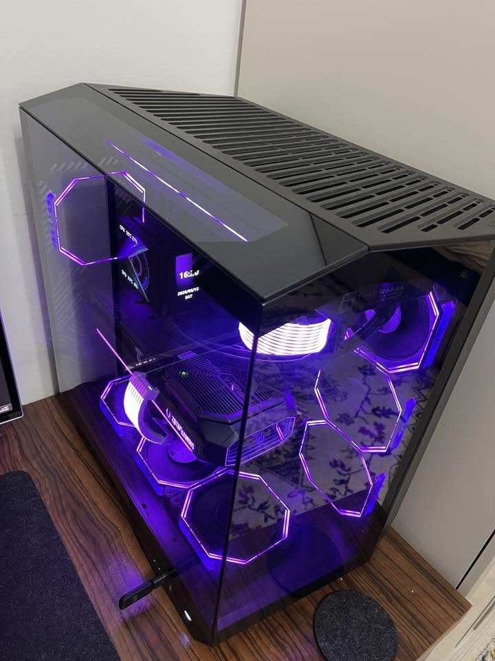 السلام عليكم 
تجميعه للبيع مواصفاتها بالصوره الوصول موجوده بيها ضمان خير من الله 
كرت الشاشه zotac 5070ti 16G infinity 
المواصفات تدعم ال4K
السعر 4 ملايين مكاني بغداد
تواصل واتساب ***********
