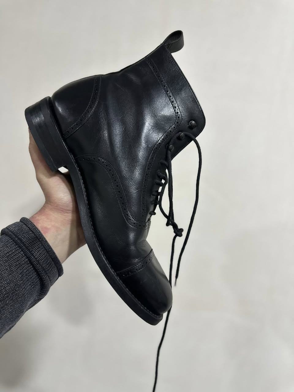 بوت ماركة وصناعة اسبانية
القياس 44 (بس يلبس 43 او 43.5)  

النظافة ٪؜١٠٠

السعر 35
جلد طبيعي (اي عيب ترجع بدون ما تدفع اي فلس)


**إذا كنت صاحب هذا الإعلان وتريد حذفه لأي سبب، رجاءا أرسل رسالة إلى الدعم الفني**