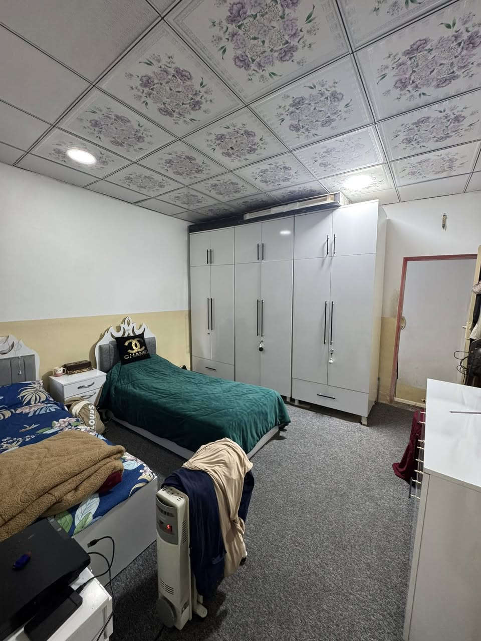 دار للبيع 100م واجهة 4متر طابقين الاول استقبال مطبخ صحيات غرفه نوم طابق ثاني غرفتين نوم صحيات العنوان حي النصر خلف صيدلية مروج للإستفسار *********** سعر 75مليون
