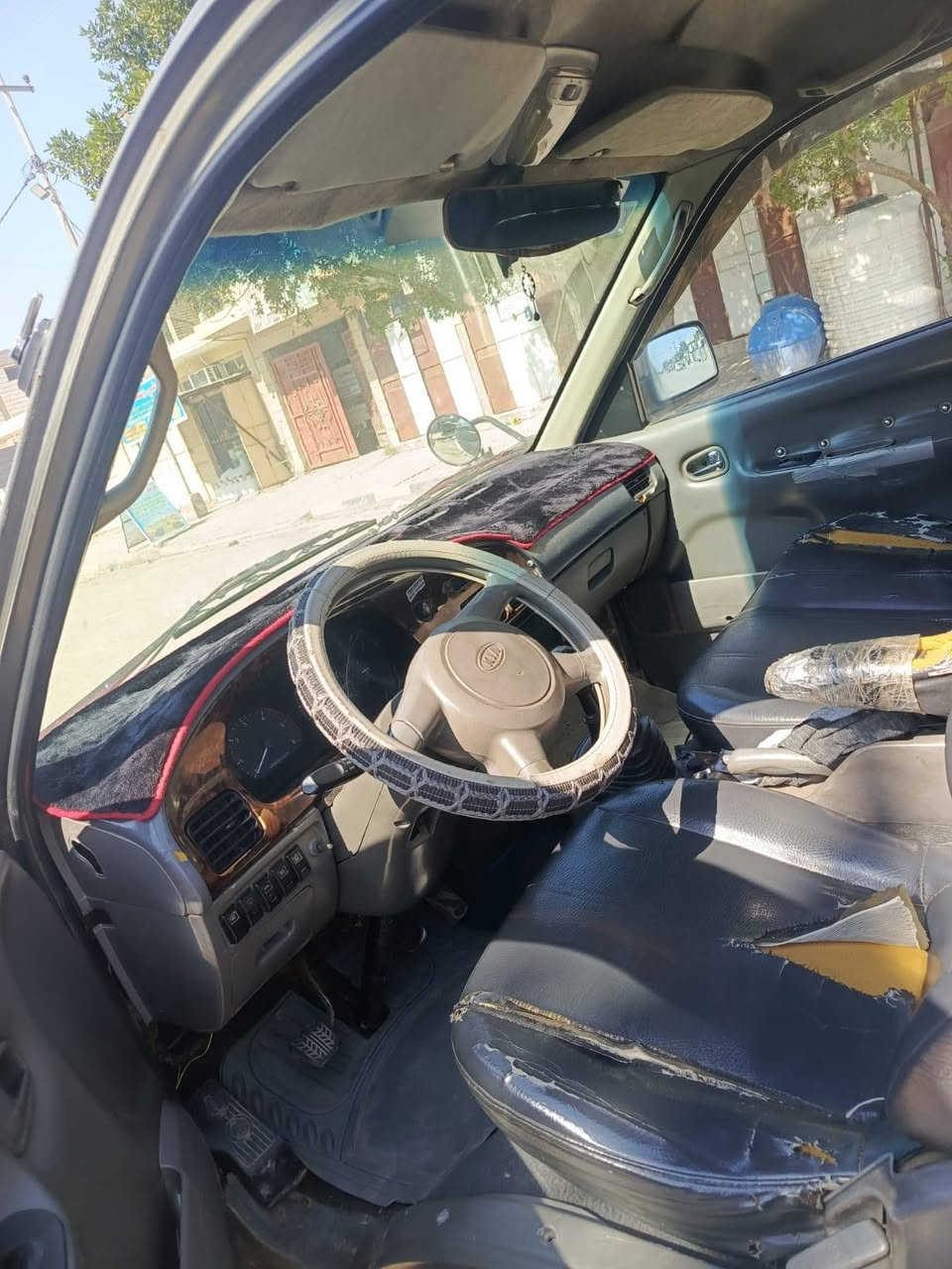 السلام عليكم للبيع بريجو موديل 2001 رقم كربلاء انكليزي سنويه2030سياره بلاديه كلهه ماعده الربع الي وره باب السلايت صبغ مكينه وكير واكسن كله جديدتخم تاير جديد الشراي يتصل مكاني صويره ***********
