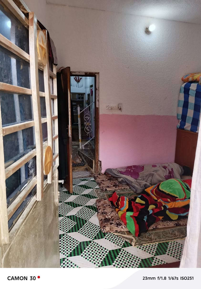 سلام عليكم بيت البيع 120متر ركن يتكون غرفة وصالة ومطبخ وستقبال وصحيات  كربلاء الحر الرشيد قريب عله متجع الشكرجي  السعر 60 وبي مجال لاستفسار  ‏‪***********‬‏
