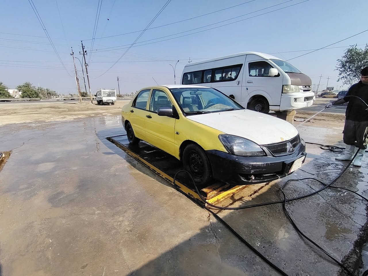 للبيع لانسر تكسي ٢٠١٠ شركه العامه حره مكينه ٢٠٠٠كير عادى مكينه وكير مكفوله والتبريد شغال تتفئه بيها ضرب جاملق خلفي ومصلح ومصبوغه حزام  كهربايات كلها شغاله السعر ٤٠$وبيها مجال *********** وسنويه صاقطه ٢٠٢٠ وعليها غرامه ٦٥٠ وهيئة ٨٥٠ على المشتري
