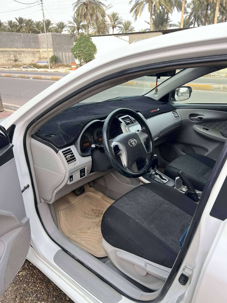 سلام وعليكم  لبيع كورلا ٢٠١١ خليجي شركة لعامة رقم بغداد بأسمي مكفول من صبغ وتبديل وبيها ملاحظات خفيفه محرك ١٨٠٠عنوان السياره الأنبار حديثة للبيع فقط بدون مراوس  للاتصال *********** السعر ١٣٠ وبيها مجال
