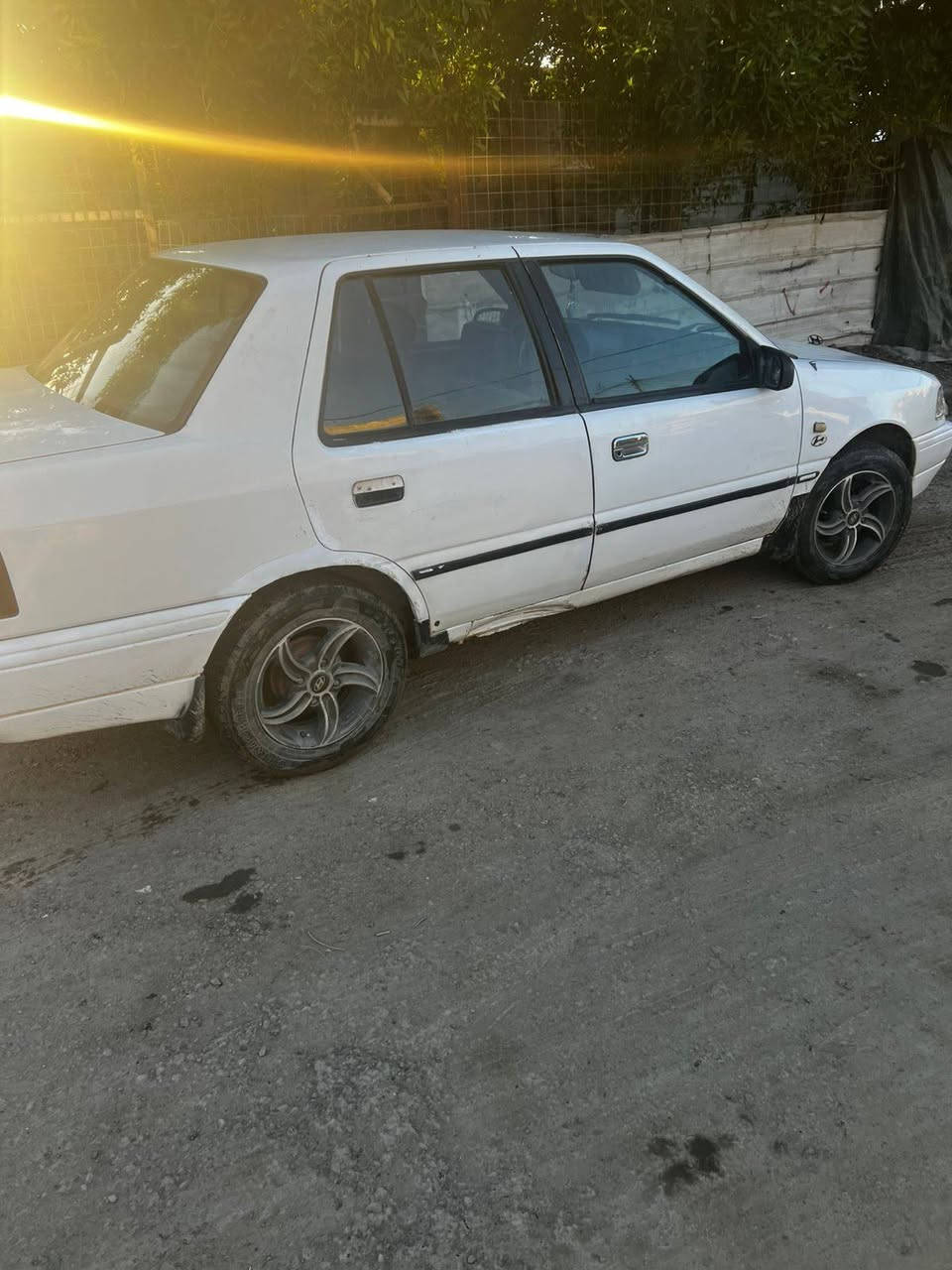 للبيع هيونداي أكسيل لون أبيض 1994 كير اوتوماتيك 
رقم بغداد هزه  وسنويه شهر 2 بأسمي
🚗 السيارة شغالة وتمشي بصورة طبيعية. 
✅ المحرك بحالة جيدة.
 ✅ الهيكل مرتب كما موضح بالصور. 
⚠️ المكيف لا يعمل (ما بيها تبريد). 
⚠️ الكير بيه صفنة ويحتاج فحص أو تصليح. 
📄 أوراقها كاملة وجاهزة للنقل.
سعرها 32 ورقه 
السعر مناسب ومراعي الملاحظات، وقابل للتفاوض بعد المعاينة.
للاستفسار التواصل على الرقم: ( ***********)
*********** واتساب 
المعاينة خير دليل، والله يبارك لصاحب النصيب
