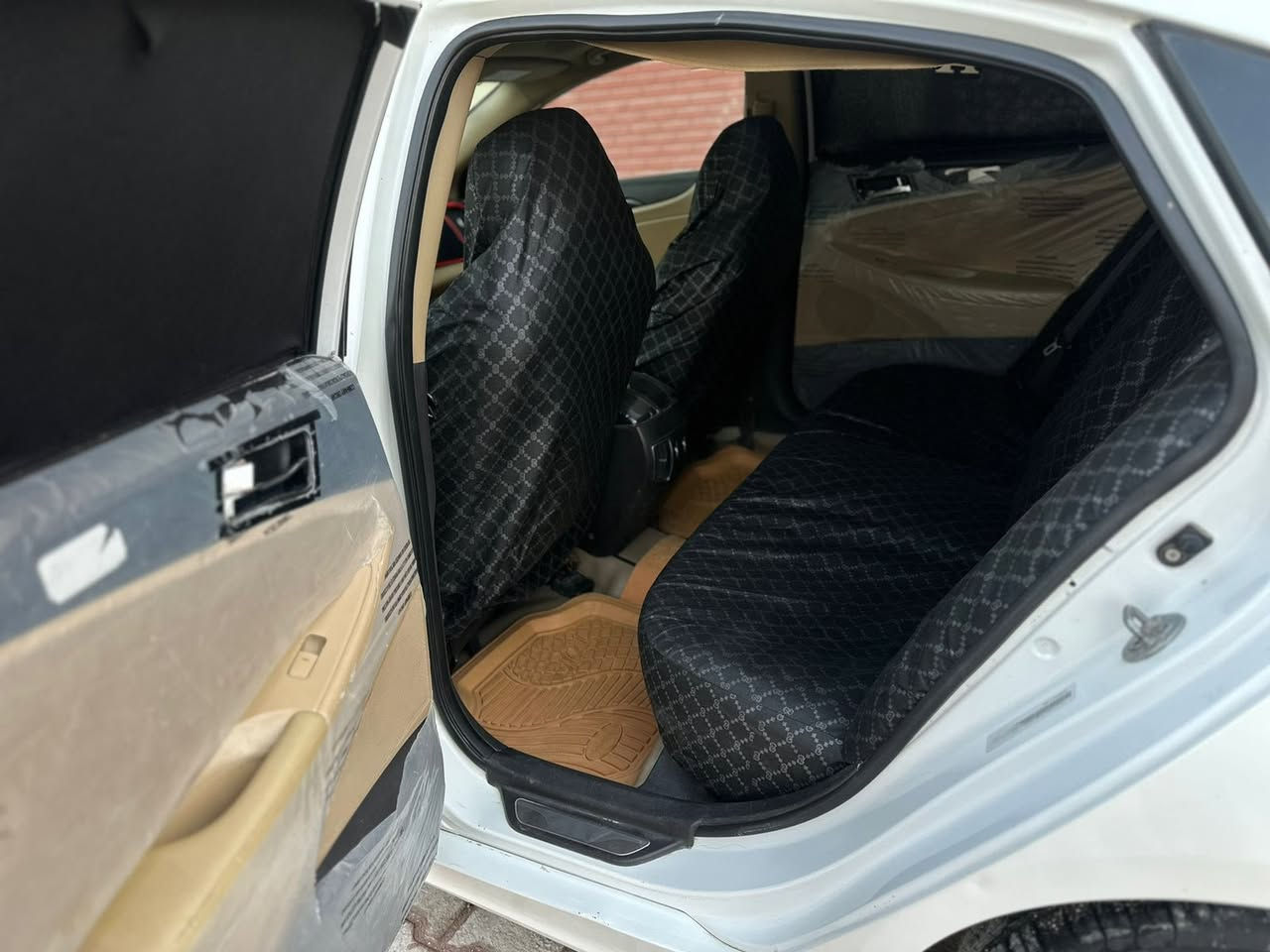 سوناتا موديل ٢٠١١
خليجي 
السياره فول مواصفات للاخير ١/١
رقم بغداد بأسمي 
سنويه وهزه جديده
السياره جاهزة  وجديده من كلشي شرط 
محرك ٢٤٠٠ 
بخ هلالات الخلفي فقط 
والباقي كفاله شرط الفحص
للبيع او المراوس 
السعر ١١٩ وبيها مجال للشراي 
مكاني سماوه المركز 
***********
