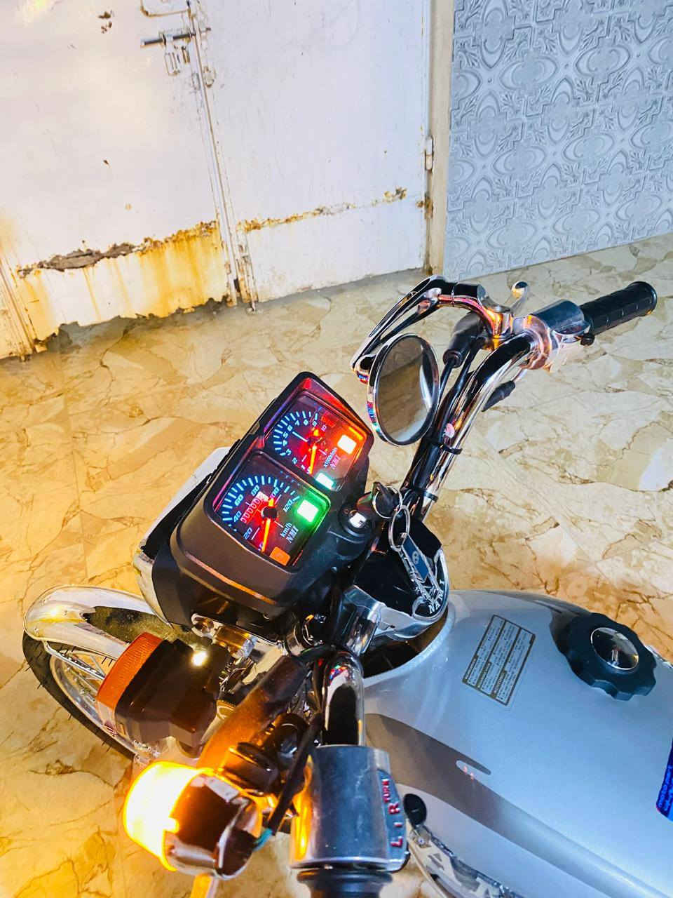 سلام عليكم دراجه لللبيع اوراق شاصي مديل ١٢ تعمير ٢٥ دراجه ما متعوبه نضافه ٩٨٪ اوراق سعرها ١٣٥٠ وبيها مجال ***********
