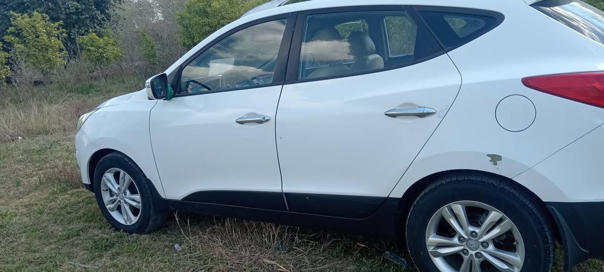 سلام عليكم. توسان ٢٠١٢ سياره حلوه رقم سليمانيه جديد دولي بسمي تريد تحويل تريد وكاله سياره جاهزه تخم تاير جديد باتري جديد صدر جديد تحويل مباشر سياره بيها جاملغ عكس السايق مبدل للتواصل خاص او *********** او *********** او بيهن وتساب مكان السياره بابل
