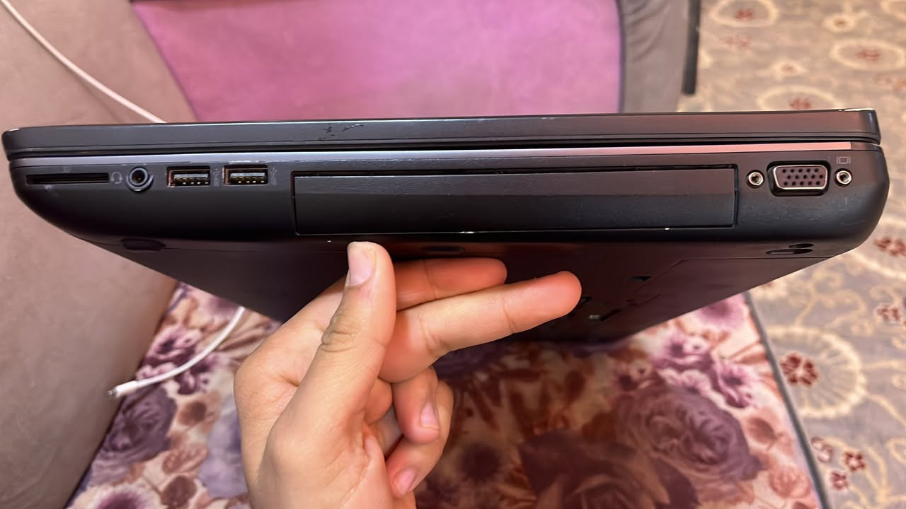 �
للبيع لابتوب HP ZBook 17 G2 – قوي ونظيف

📍 الموقع: النجف

المواصفات:

 • Intel Core i7-4600M
 • RAM 16GB
 • كرت شاشة NVIDIA Quadro K1100M (2GB)
 • SSD 238GB + HDD 466GB
 • شاشة كبيرة – مناسب للتصميم والبرامج الثقيلة

الحالة:

 • الجهاز شغال 100%
 • ماكو أعطال
 • استخدام نظيف

💰 السعر المطلوب: 230,000 دينار

📞 التواصل: واتساب  / ***********
📍 التسليم: يد بيد داخل النجف
