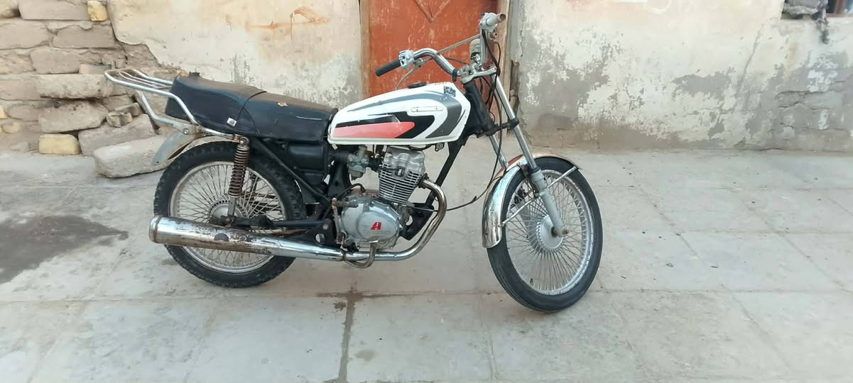 دراجه للبيع نضيفه ماناقصه شي المكان ناحيه الفضليه ***********هذه رقم راعيه
