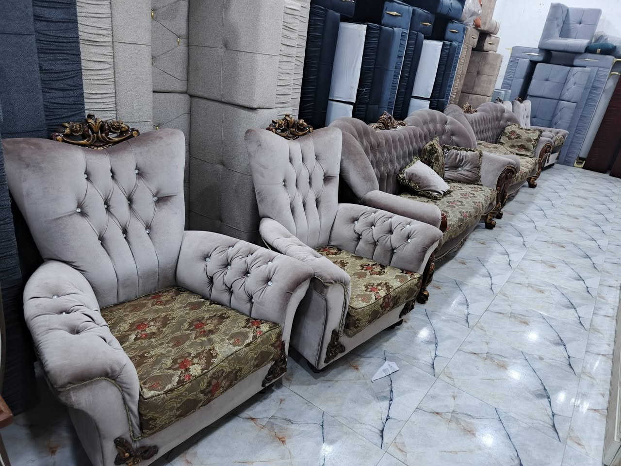 أثاث منزلي باله وجديد نواع غراض منزليه 
تخومه ودواوين 
العنوان الناصريه الإسكان الصناعي نزلت الجامع الكبير بالبداية 
رقم ***********
