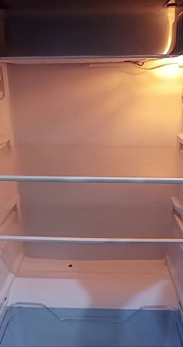 ثلاجه مستخدمه قليل ونضيفه
بسعر مناسب يريده بخدمته

هذا رقمي
***********
