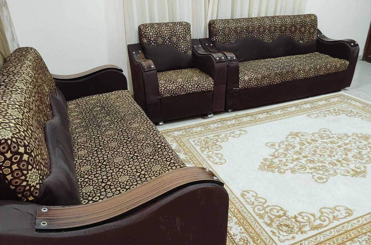 تخم مستخدم نظيف
7مقاعد 
*********** 
الهورة /قرب نستلة السعر 200
