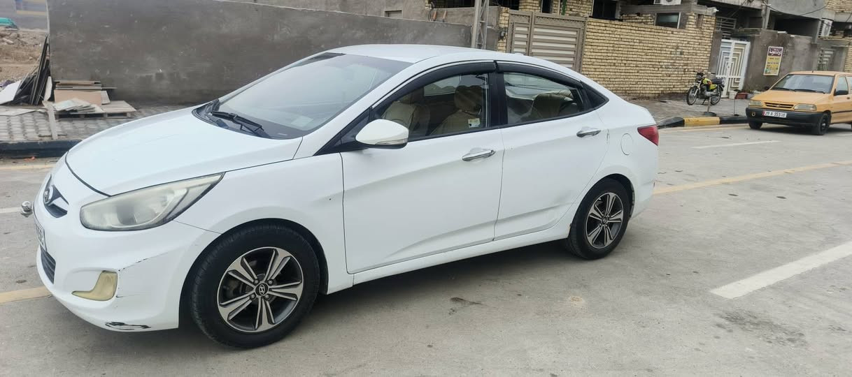 هونداي اكسنت البيع أو مراوس حسب القناعه
موديل 2015 السياره خير من الله كير محرك مكفولات 
سونارها موجود بل صور السيارة ما متعوبه السيارة نضيفه بمعنه الكلمه السيارة بسمي سنوية ال 2031 هزه جديده  السيارة بل كوت هاذا رقم*********** راعيها السيارة معروضه 82وبيها مجال
