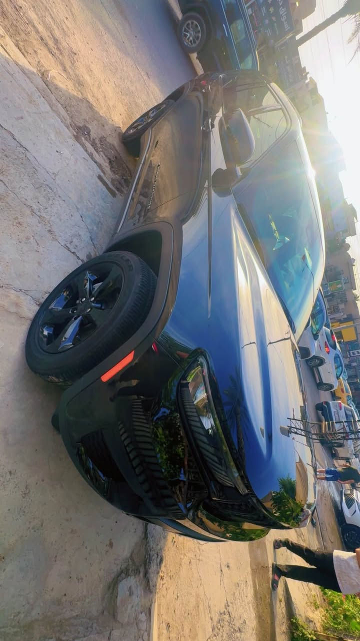 جيب كراند شيروكي بلاك توب .
الموديل : 2024 . (وارد امريكي) .
293hp . V6. 3.6L : المحرك
العداد : 8 الف ميل جديدة كلش ع وضع الشركة .
المواصفات :
* 7 راكب .
﻿﻿دفع رباعي 4x4 .
﻿﻿رادار امامي مع مانع تصادم .
﻿﻿تحذير الخروج عن المسار .
﻿﻿تحذير النقطة عمياء .
نظام تحذير عند التقاطعات.
* شاحن موبايل وايرلس.
* ويل قياس 20 انج .
* فتحة سقف .
* لوحة القيادة بقياس 12 أنج.
* كير شفتر بالستيرن .
* كاميرا خلفية.
*شاشة متوسطة 8.1 أنج
* المصابيح الأمامية زنون .
* كشافات الضباب زنون،
* دخول ذكي.
الصندوق الخلفي كهربائي .
﻿﻿فرش المقصورة الداخلية من الجلد والشاموا .
﻿﻿مقعد السائق كهربائي .
﻿﻿المقاعد الأمامية تدفئة .
﻿﻿حساسات خلفية .
﻿﻿دوسات جانبية .
﻿﻿مكيف خلفي .
﻿﻿تدفئة مقود القيادة .
﻿﻿مانع تصادم خلفي .
﻿﻿بلوتوث تلفون .
الضرر: حادث كلش خفيف (سطحي)ربع جاملغ خلفي وربع الباب الخلفي 
السعر 34
⭕️ مكاني بغداد / السيدية
دخول جديد 
***********
