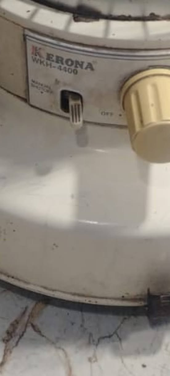 سلام عليكم
صوبتين للبيع لبيضه لجبيره ماركه Keronaاصليه حيل زينه
ولثانيه شغاله هم مابيها شي بس يرادلها تبديل فتيله 
لعلام شارع دكتور حافض  ***********
