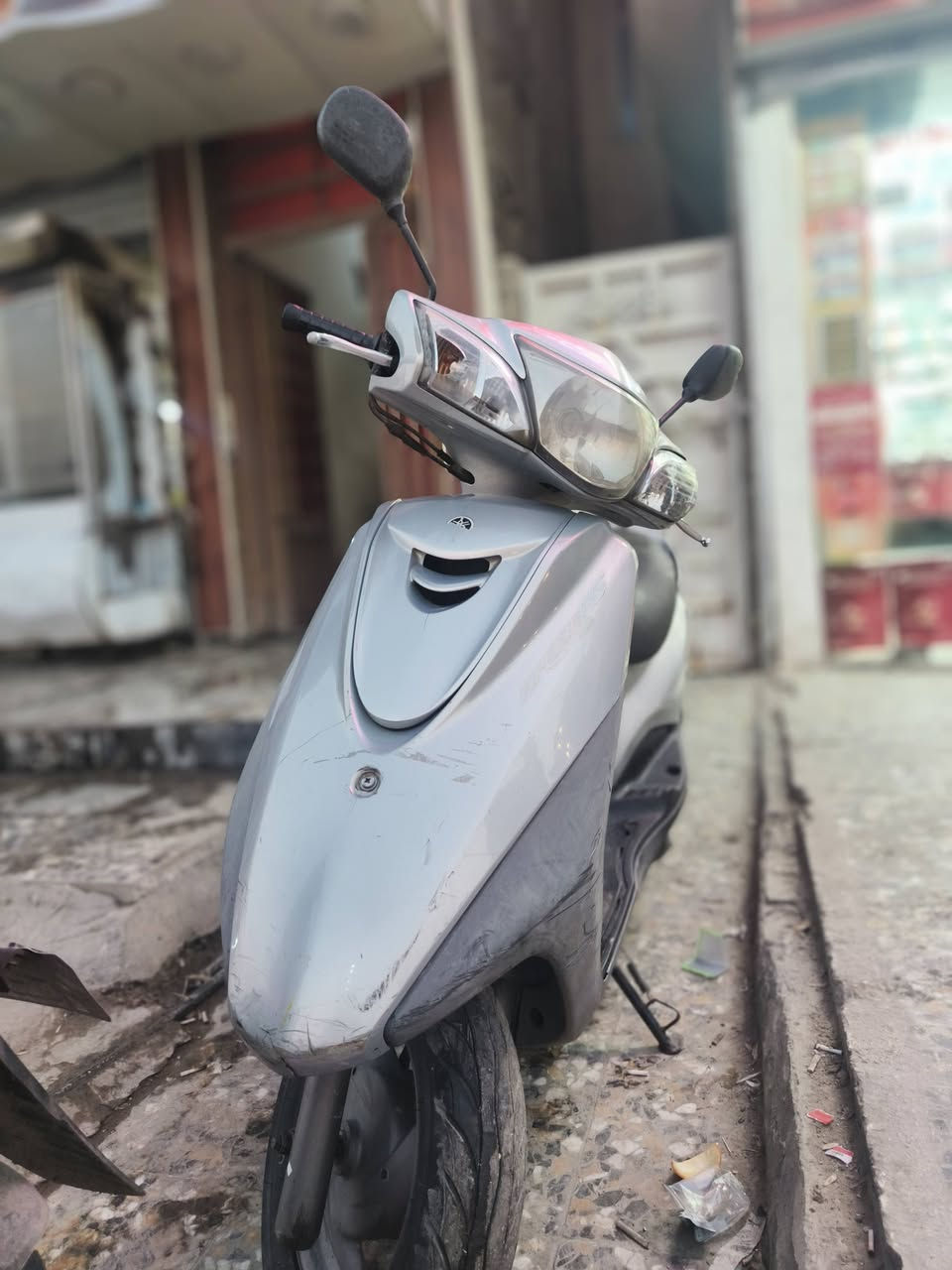 سلام عليكم دراجه بغبغاء دراجه كفاله عامه مابيها اي نقص  / النقص فقط استان دراجه رمبه صالهة نازله من الرمبه  شهرين النتصال على ***********
