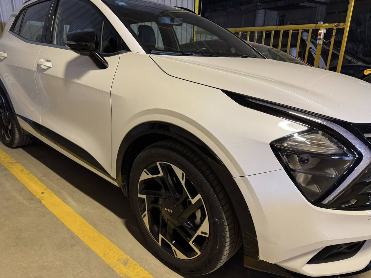 2024 ماشيه 21 الف 
سياره بيه حالوب خفيف بس بسونار يبين 
سعر 240 $$
المكان بغداد البلديات 
***********
