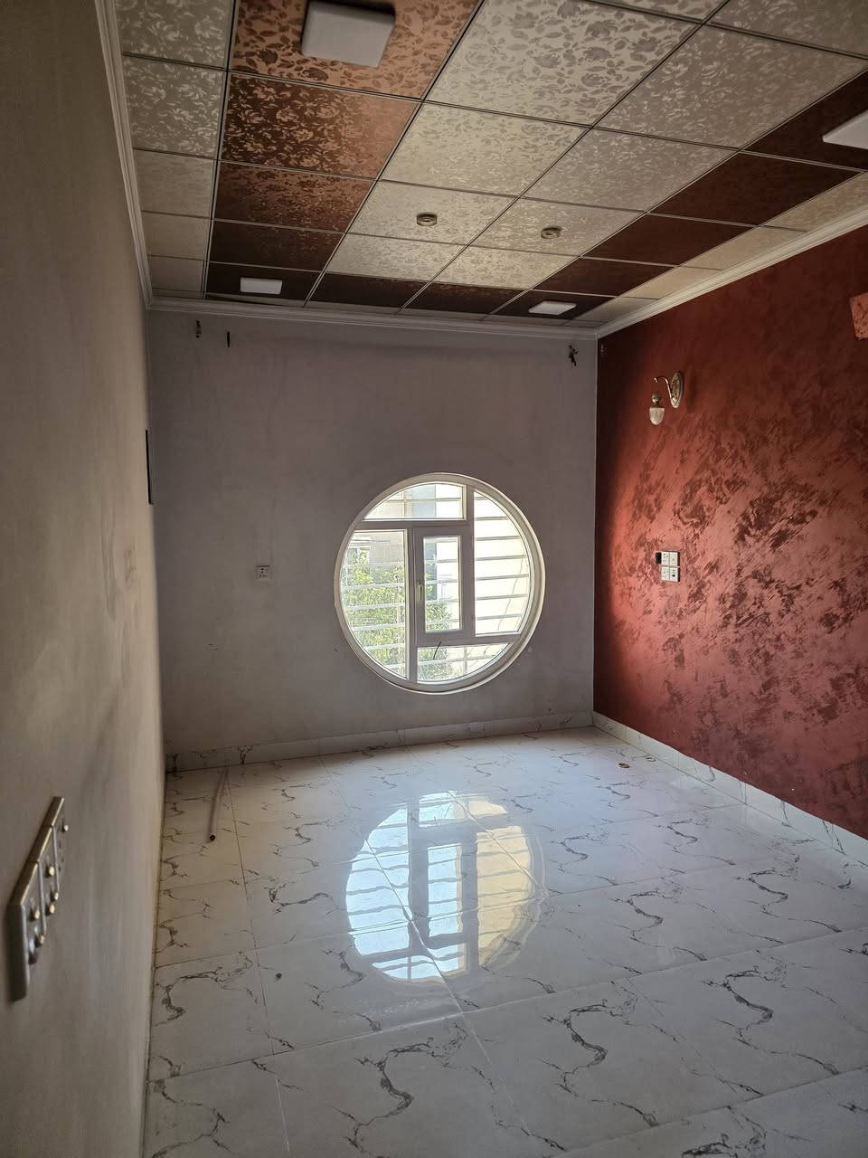 دار للبيع في حي المصارف قرب اعدادية الزهور للبنات المساحة 200 م 10 × 20 طابقين بناء حديث 5 غرف نوم استقبال هول اتجاه قبلة .
***********
***********
عقارات صفوة البيت حي المصارف قرب جامع سعدي مهدي
