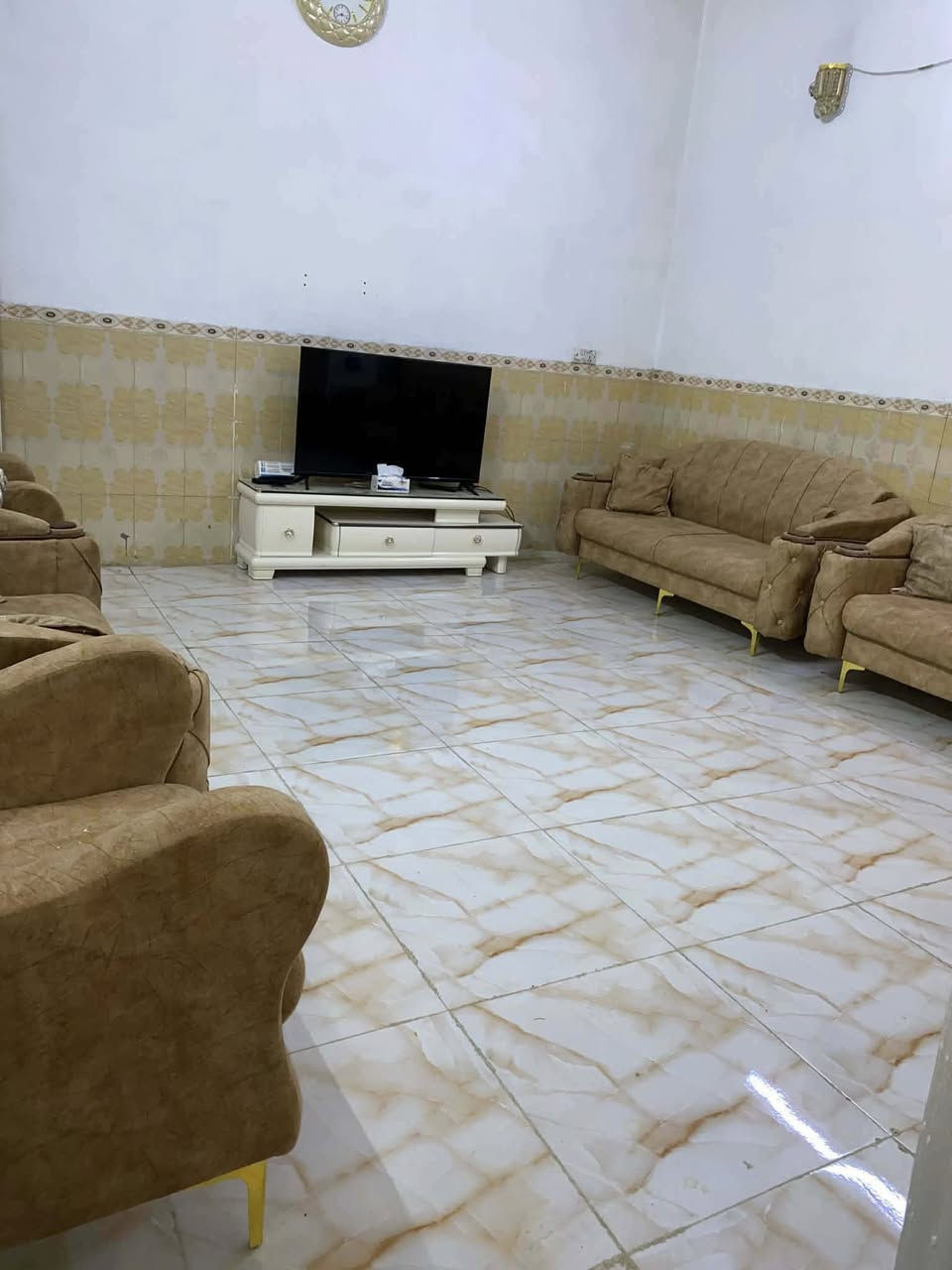 بيت للبيع  بقطاع 23 مساحة 110 بناء حديث مسلح
الاستفسار على هذا الرقم ويوجد واتساب ‭
0770 657 0987‬
