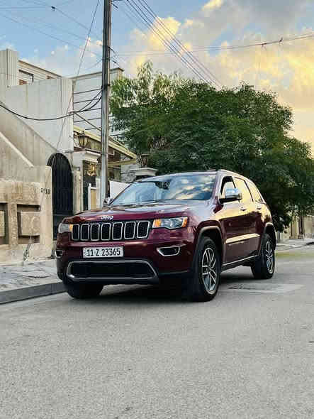 سلام عليكم جيب كراند شيروكي للبيع
موديل 22 سياره فول مواصفات 
فتحه 
كشن جلد 
خزن ميموري
جنطه كهرباء
حساس امامي 
حساس خلفي 
رادار جانبي 
سياره خير من الله 
مكينه 3600 ممفتوحه بلاديه 
بجم كبس بيها 4 قطع صبغ 
بدون دواخل السياره 
ماشيه 70 
مكان السياره بغداد السيديه 
للاستفسار ***********

السعر 238 وماكو هيج سعر بهيج نظافه
