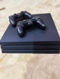 بلي 4 برو 1 تيرا  كامل ملحقاته نضافه100 لوك ستيكر لا مفتوح ولا مصلح  و...