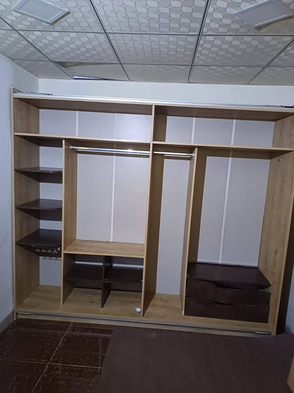 للبيع غرفه نوم نفرين للبيع بدون دوشك 
كنتوور سلايت بابين 
***********
