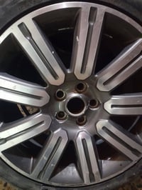 للبيع واحد مكسور حجم ٢٠ مال رانج سعره ٢٥ الف ٠٧٧٣٨٠٢٦٦٧٩وات ساب