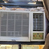 مكيف من شركه TCL العالميه   المكيف مستخدم سنه واحده فقط   السعر 250 و ...