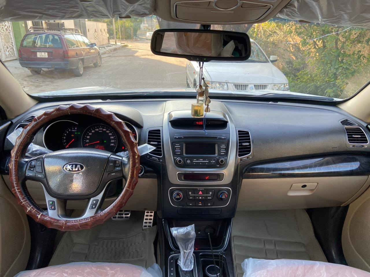 السلام عليكم ورحمة الله وبركاته
 #سورنتو ٢٠١٥ خليجي.  رقم بغداد.   بسمي تحويل مباشر
السيارة اي نفقص ما بيه.     مكفولة من كل شي ماعدا بارد بسيط 
مكان السيارة بغداد 🏠حي الإجهاد
السعر ١٩٥ وبيه مجال 
***********
