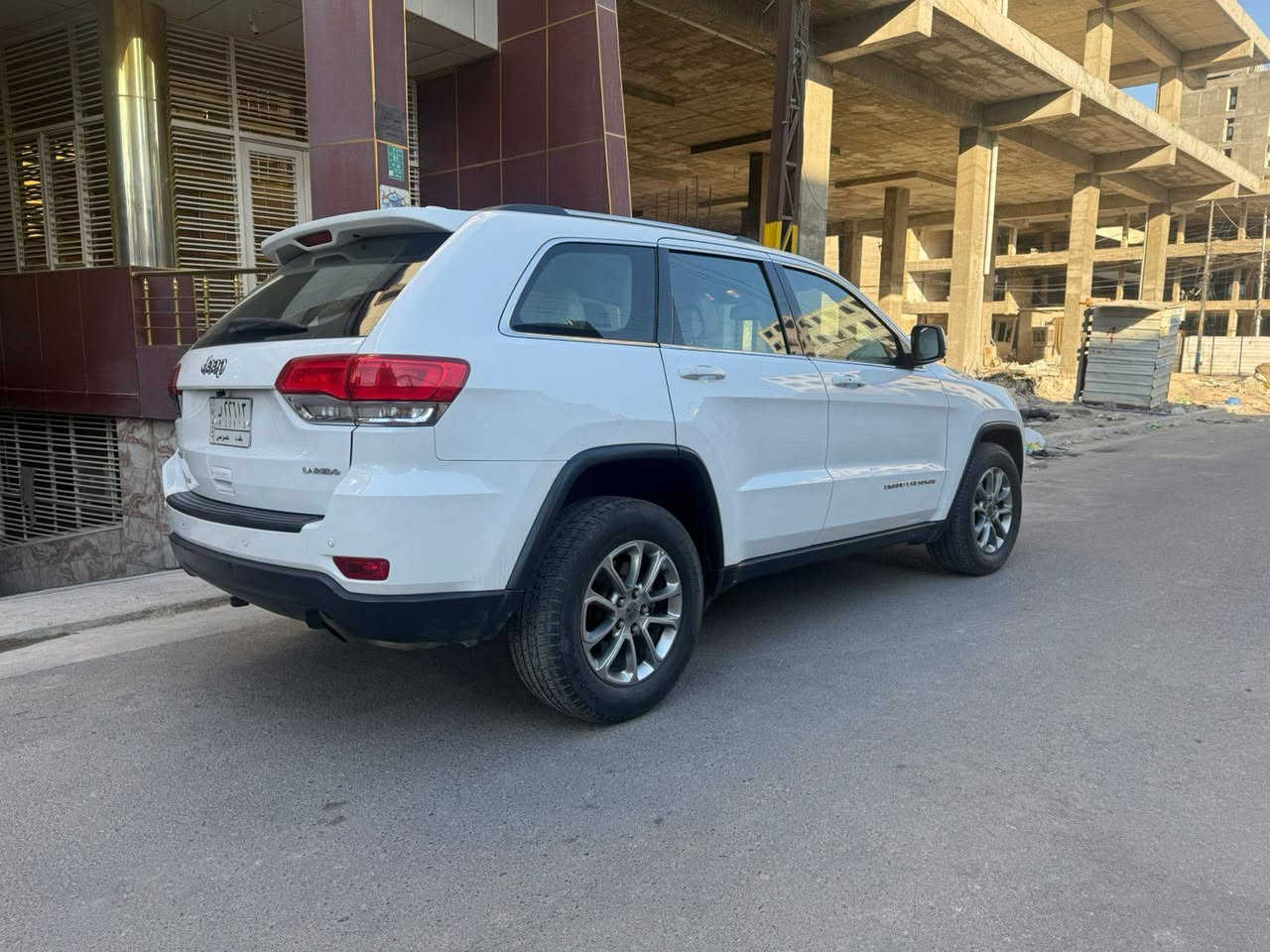 السلام عليكم

للبيع او مراوس بچالنجر حصراً   ٦ او ٨ سلندر

 جيب لاريدو ٢٠١٤ خليجي
مواصفات
بصمة 
تحكم ستيرن  
فتحة سقف
كشنات جلد

ادامة جديده للمكينة والحداديه
تخم تاير
لون ابيض
رقم بغداد ألماني بأسمي

تبديل باب سائق + بارد بجاملغ ايسر جهة سائق
وبيها طخه بالجاملغ الايمن
تصلحت و نزلت صورتها قبل التصليح

السعر ٢٣٠ وبيها مجال
مكان السيارة بغداد

***********
