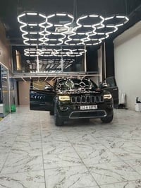 وبركاته عندي سيارة للبيع جيب شيروكي 2017 وارد أمريكي لمتدكامل المواصفا...