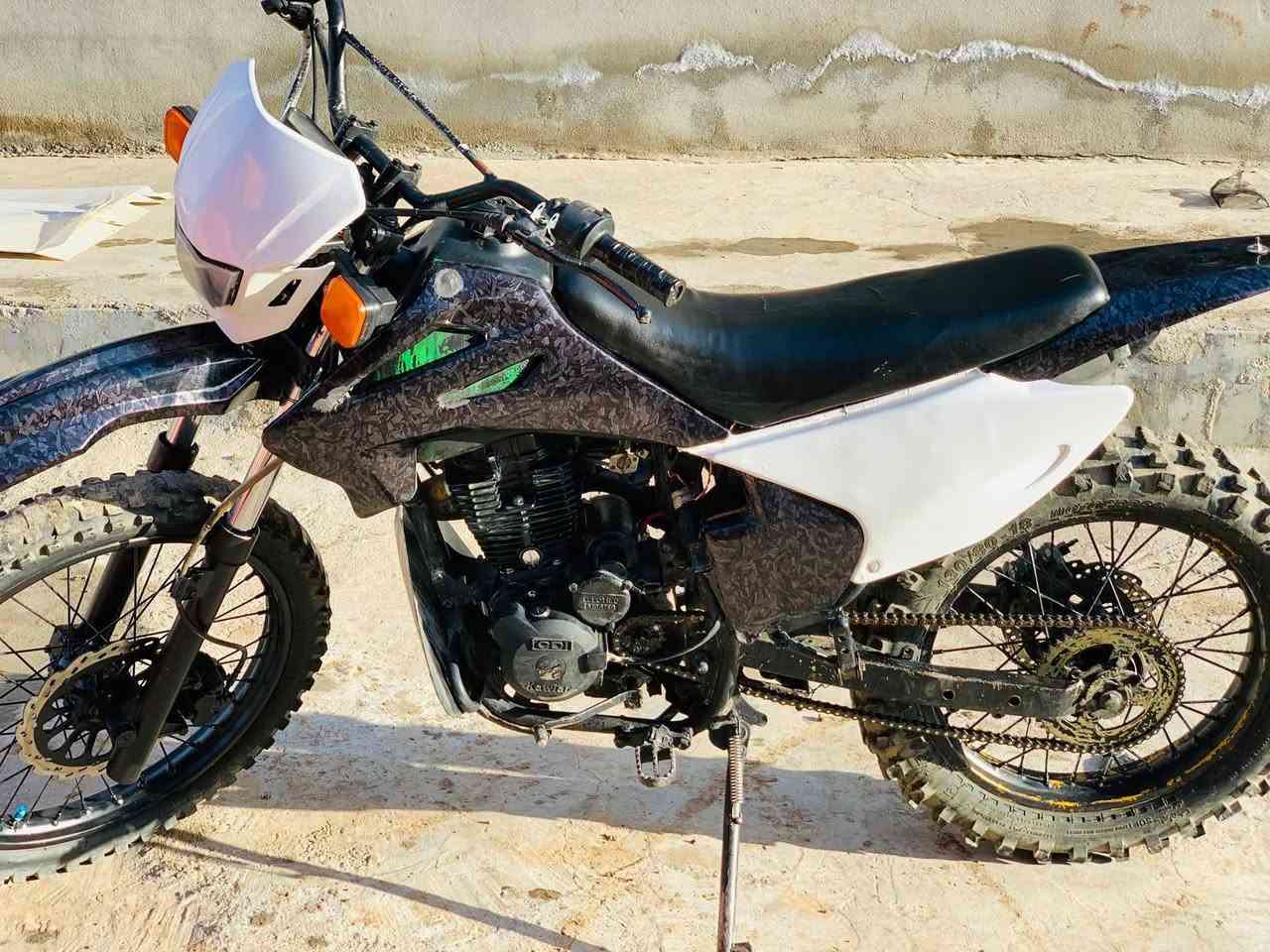 للبيع دراجة نارية بحالة جيدة
دراجة نارية من نوع قفاز كاويار
الموديل: 2020
سعة المحرك: 200 سي سي
🔧 الدراجة بحالة جيدة وجاهزة للاستخدام
⚡ جميع الكهربائيات تعمل بشكل كامل
📍المحرك مفتوح انطي شرط 
 موقع الدراجة: اصلاح الزراعي 
💰 السعر: 900 (قابل للتفاوض البسيط)
📞 للاستفسار والتواصل:
***********
