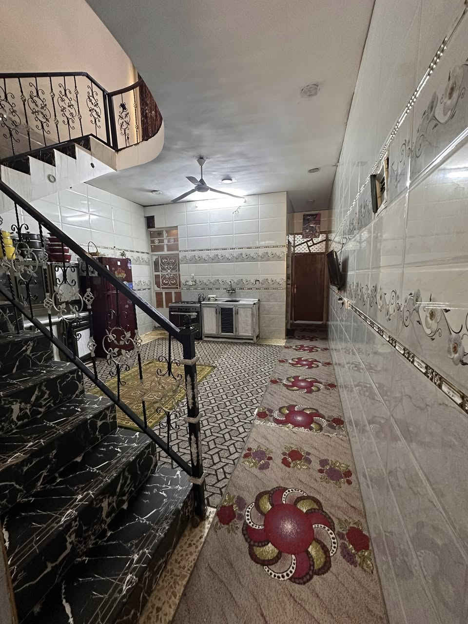 السلام عليكم
بيت للببع بمساحة 110 متر 
طابقين كامل الخدمات 
الفرع 10 متر 
منطقة علاوي الاسمر مقابيل البانزين خانة حي الكوفة 
رقم / ***********
