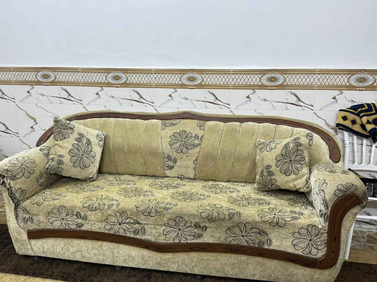 السلام عليكم مكلف بل نشر تخم مستعمل قليل شرط الاسفنج المقاعد والضهر بعدها جديده  خمس قطع  +معرض 
السعر 300 الف 
للتواصل ***********
