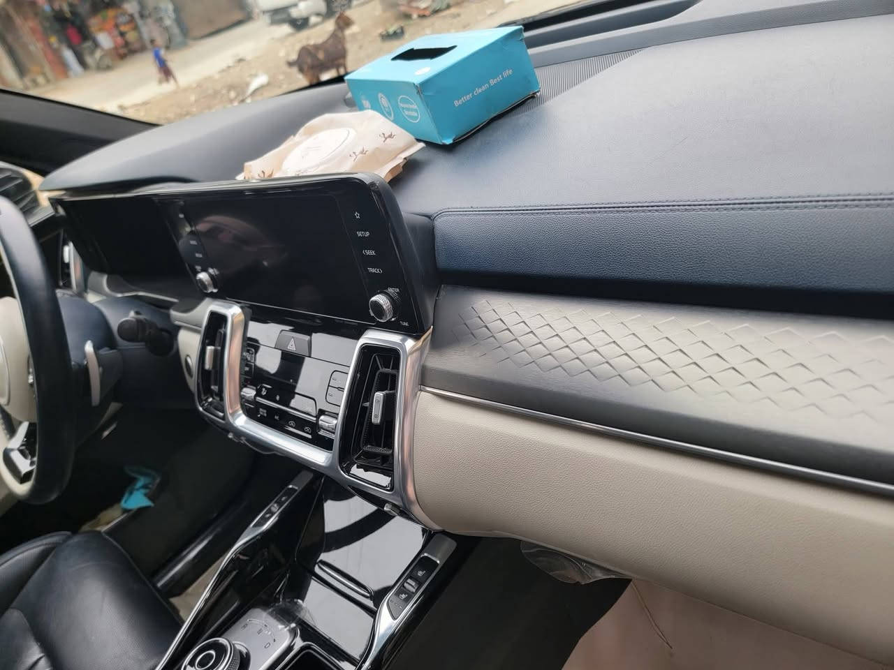 السلام عليكم 
سورنتو هايبرد 
موديل : 2023  وارد امريكي تبديل قبق جنطه  شواصي مكفوله بدون ايبراك. 
الفئة : Sxp برستيج برو أعلى فئه 
لون اسود 
—————————
1- شاشة كبيرة للتحكم في الايعازات
2- ستيرن هزاز مع الكامرة خلفية في وضع R   وتنبيه عند الانعطاف. 
3- كير ماوس  
4- فتحة سقف بانوراما 
5- السيارة 7 راكب كشنات خلفية VIP. + تدفئه كشن الخلفي. 
6- تحكم ستيرن
7- شفتات بالسترين للقيادة السبورت  
8- كشنات جلد كهرباء الامامية 
9- المازدات فول  3عدسات زينون ابيض الاصلي مع الاشاره 
10 - خمس كامرات محيطيه 
11- محرك كهرباء + بانزين ٤ سلندر تيربو ( قوة + اقتصادية ) 
 12- تدفئة وتبريد بالكشنات 
13-اشارة ترحيب ضوئية بالابواب 
14- نظام اطفاء ذاتي
15- قياده ذاتيه بالطرق الخارجية 
17- مانع انزلاق ABS 
18- رادار امامي مانع اصدام
19- المرايتين تحكم كهرباء
20- إشارات بالمرأتين 
21- حساسات خلفيه وامامية 
22- تشغيل عن بعد 
23- أربعة انضمة قياده 
24-  مداخل USB حتى بالكشنات الخلفية
25- شاحن لاسلكي
27-السياره  ماشيه 39 الف كيلو 
 28-نوع الضرر قبق جنطه مبدل بدون دواخل وشواصي 
29- السعر220
30- هاتف ***********
رقم بغداد بأسمي
