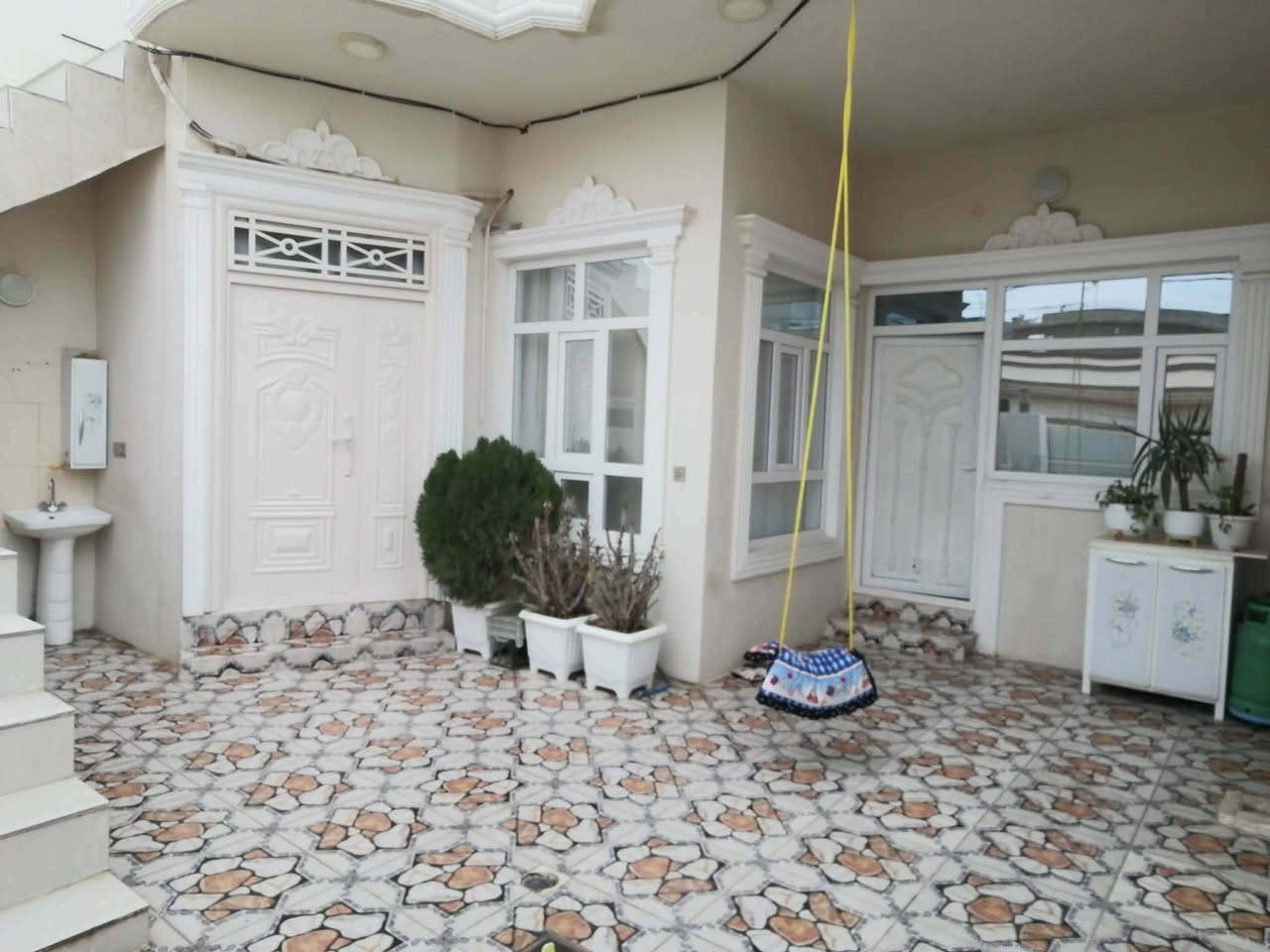 سلام عليكم

#خانووی_مۆدێرن بۆ فرۆشتن ⛪💒
ناونیشان 📍کەلار _ ناحیەی ڕزگاری (سموود) 

◼️ گەڕەکی گەرمیان ناوتیلەکۆیەکان 🌃🌆
◼️ تەنیشت جادە دووسایدە قیرەکە 🛣️🏙️
◼️ ڕووبەری 7 بە 18نیوو = 130 مەترە 📏📐
◼️ طاپۆیەوبەشەردی تەحویل ✅
◼️ کامل ژوورەکانی مەترو بیست کاشییە ✅
◼️ ڕووی لە سلێمانیە🌄 نزیک مقار شوعیەکان🛣️
◼️ خاوەن ماڵ بۆ خۆی کردویتی ✅
    کۆڵانی پاک سەبە نزیک مزگەوتی ئیمام حمزە 

🔴 ژوورەکانی ئەم خانووە پێکهاتووە لە ⬇️

🔶 میوان 🪑🚪
🔶 مساعد مطبخ 🍽️🫖
🔶 هۆڵێک 🖼️
🔶 ژوورێکی نوستن 🛋️🛏️
🔶 ڕۆشنایی 🪟
🔶 مشتەمەلات 🛁🚿

بۆ زانینی نرخ 💵 تەنها خاڵێک لە کۆمێنت دانێ ڕاستەوخۆ بە نامە نرخەکەیت پێ دەگات یان پەیوەندی بکەن بەم ژمارانەوە 📲📞📳

***********📞✅

***********📞✅

دەتوانن سەردانی
#نوسینگەی_ئازاد_لە_سموود بکەن 

ناونیشانی نوسینگە ◀️ ڕزگاری جادەی نێو بازاڕ 🛣️
🔴 سەرووی شارەوانی سموود. 🌆🏣
🔴 تەنیشت شیرینی خانەی زانا🍹🏢

ئێوەی بەڕێزیش هەر موڵکێکتان هەبوو بۆ فرۆشتن یان ویستان بیکڕن دەتوانن ڕەسم و زانیارییەکانتان بنێرن بۆ ژمارە ڤایبەری 📳✅ ***********
