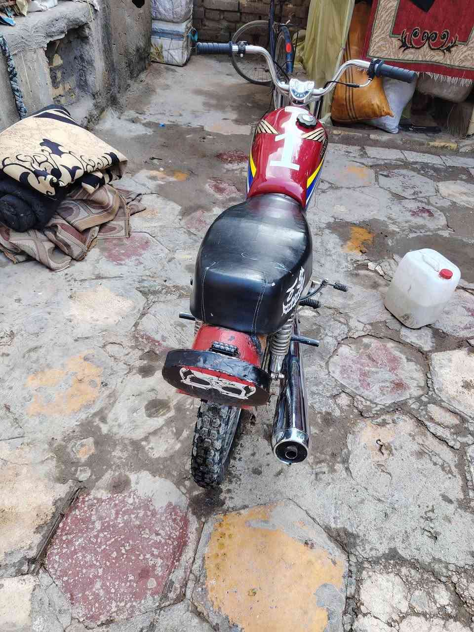 دراجه للبيع بدون اوراق شراي يخابرني لا يطبل خاص***********
