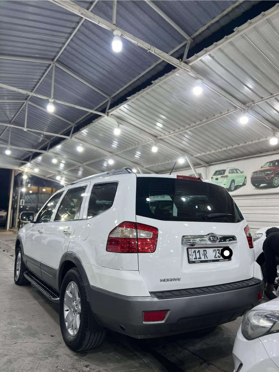 السلام عليكم 
مهــافي: موديــل 2013 
رقم بغداد مميز اربعه ارقام 
محرك/6سلندر
السياره فول للأخير كشنات تدفئه تبريد مري شفط بصمه فتحه السياره {كفاله عامه} بيه الدعاميات صبغ فقط
العنوان بغداد شكوك  للاتصال ***********
