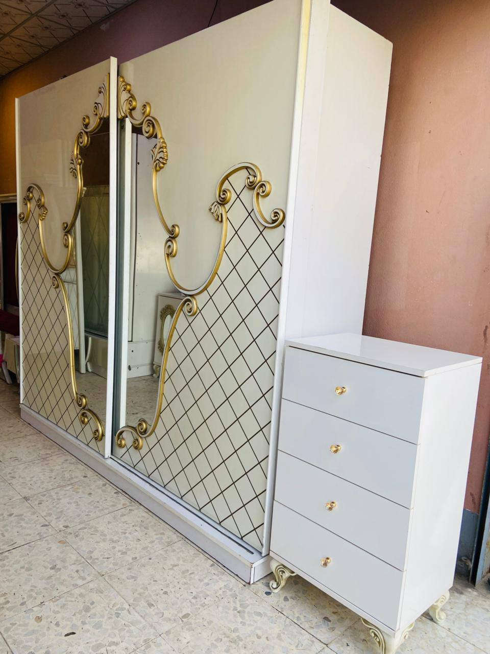 معرض الاخوين لبيع انواع غرف نوم تركية ***********واتساب***********
غرفه ٩ قطع كلش نضيفه وضخمه سعرها ٤٦٠ الف ويا شد ونقل داخل الموصل كامل
