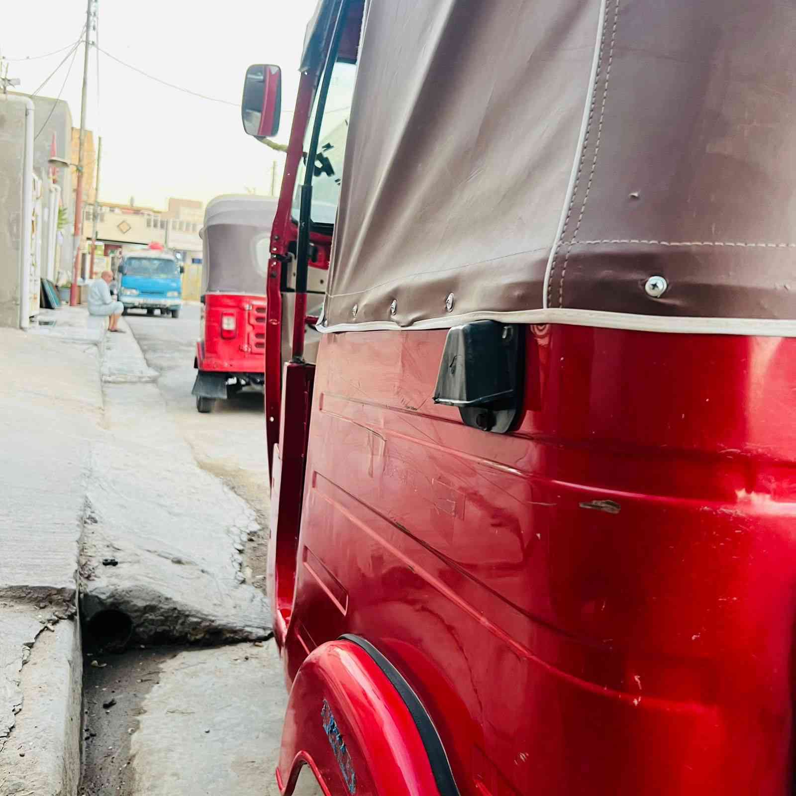 السلام عليكم تكتك لبيع مويل 19شهر 1رقم وسنويه باسمي تحويل مباشر مكاني بغداد حي البتول شارع المصتوصف حمزه لمطيري الرقم ***********
