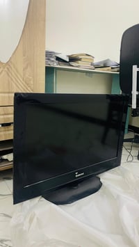 تلفزيون عدد 2 شاشه 50و 32 اصلي شرط الشغل. 07834088728