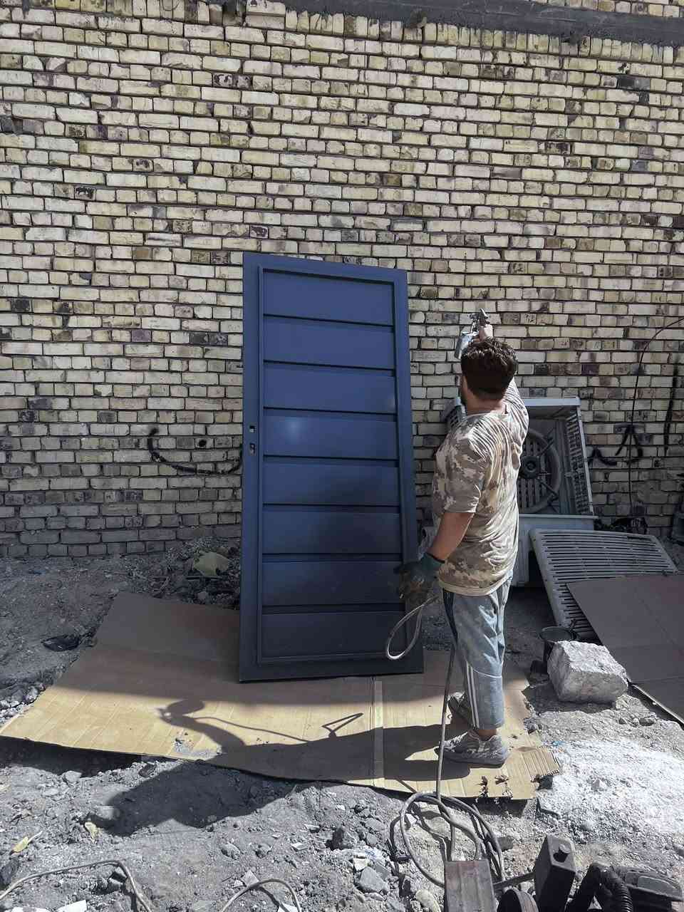 السلام عليكم صباغ حديد شغل درجه اولى المكان الحريه للتواصل واتساب ***********
