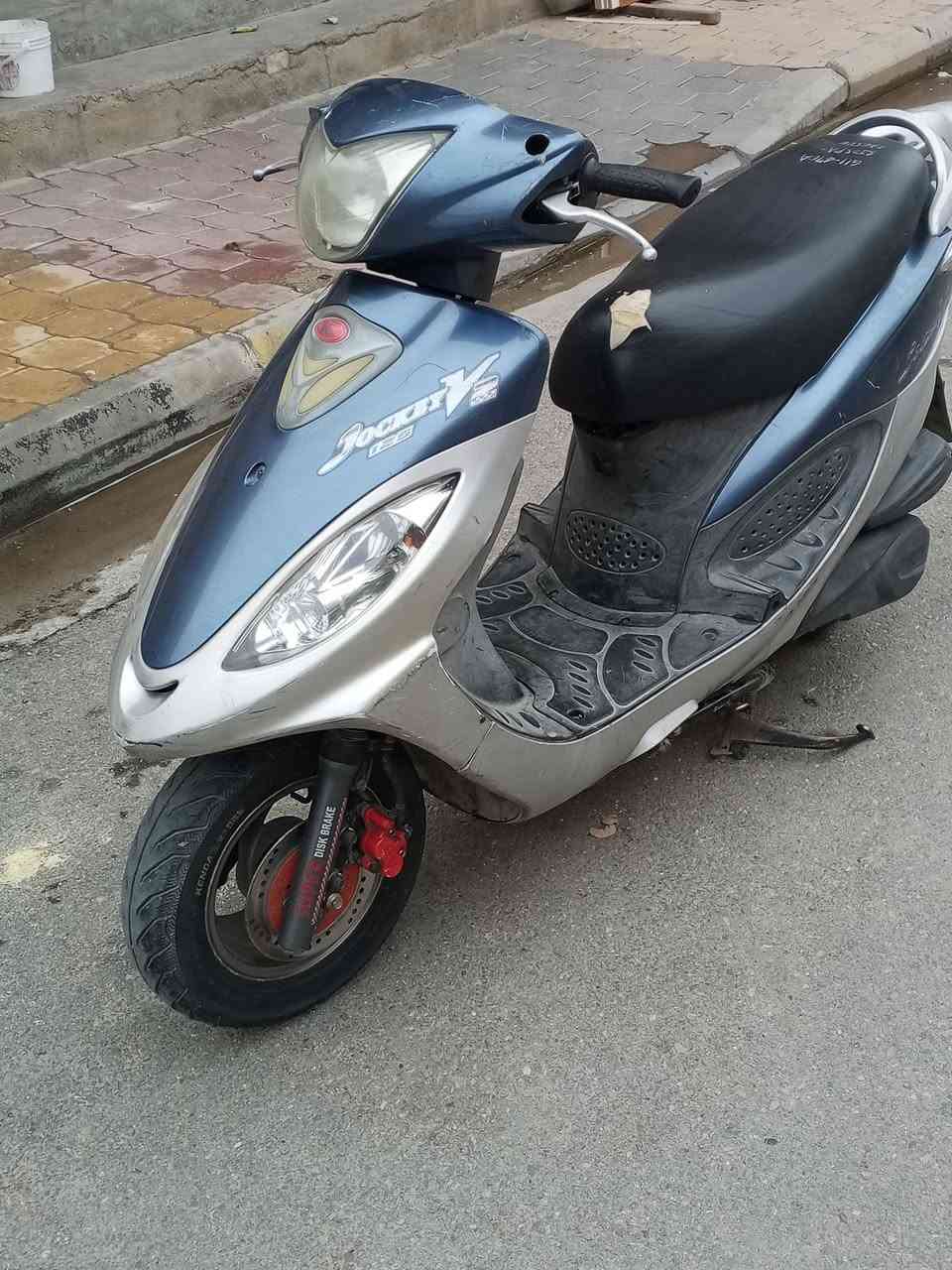 اللهم صل على محمد وال محمد
السلام عليكم 
 كامكو v2 نوزل سرعة 140 دراجة منزله رمبة على ايدي محرك مامقتوح كهربائيات كله شغالة بيه نواقص بصيطة 
الشراي يتصل وبخدمته
السعر 700 الف
***********
