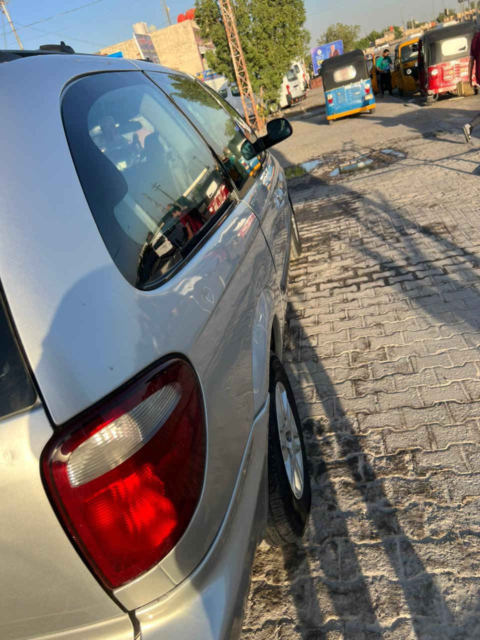 لسلام عليكم دوج كرفان 2005 باب طويل v6 سياره مصبوغه عام جماليه كفاله كير محرك حداديه كله جديد امامي خلفي تخم تاير غرفه مالته نضافه فول شاشه كامره خلفيه منضومة زنون شمسي منضومة المي كله جديده تبريد ثلج تدفئه نار 
سياره مال جناي رقم نكليزي جديد تحويل ثاني يوم 
مكان سياره بغداد السعر 80$وبيه مجال حك الجيه 
***********
