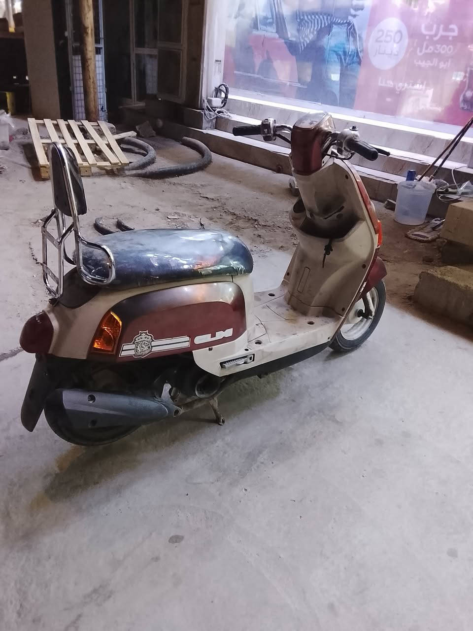 دراجه ماكس بوليسي موديل 2008 
كفاله عامه كل نقص ما بيها بلادي كفرات  
مكينه كفاله كهربائيات كلها شغاله سلف هندر
اي نقص مابيها 550وبيها مجال 
***********

