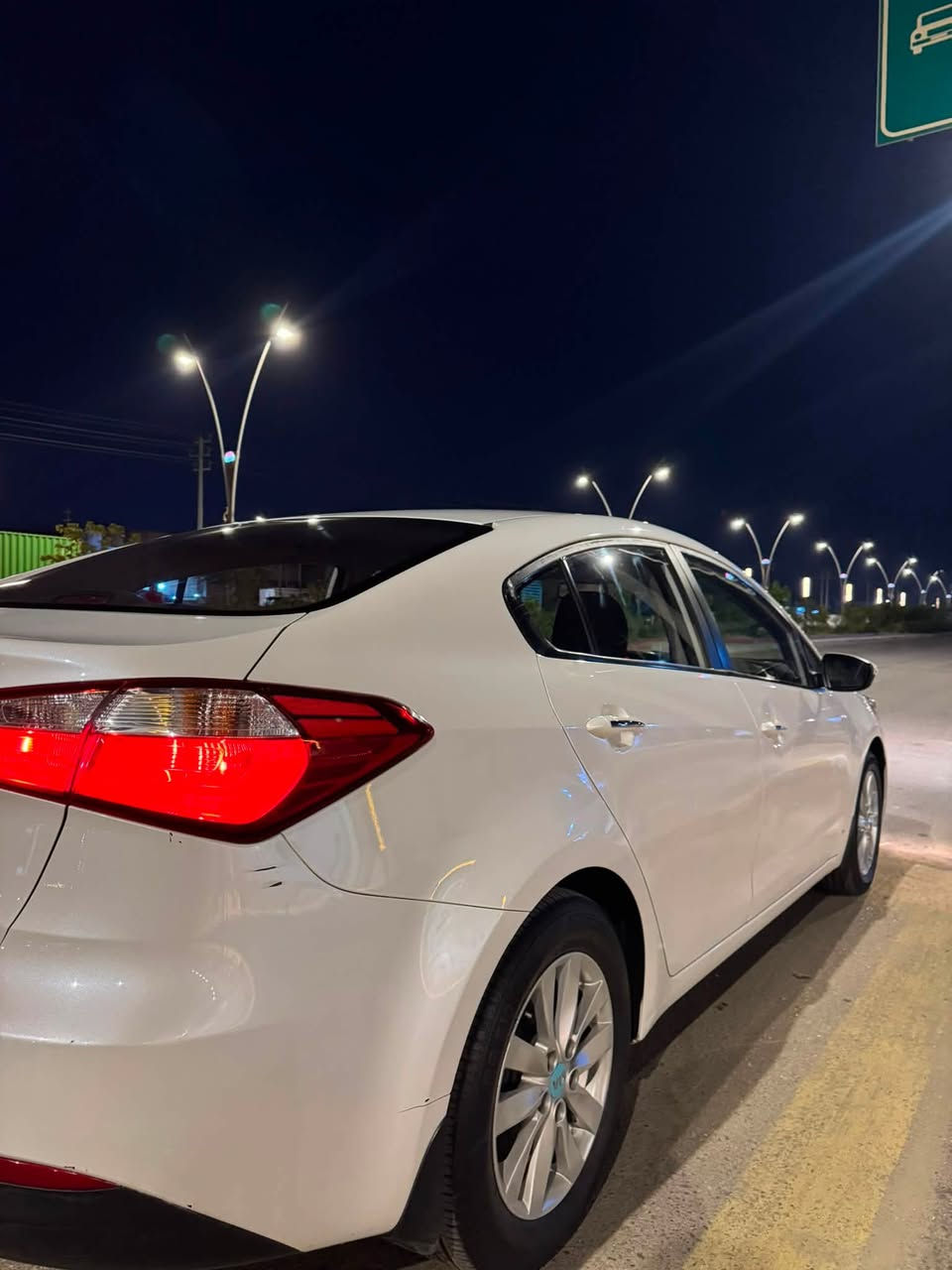 السلام عليكم كيه سيرتو ١٦ بيه بابين صبغ فقط بدون فتح والباقي كفاله كير مكينه حداديه تخم تاير السياره رقم بغداد بسمي مكينه ١٦٠٠ ماشيه ١٥٠ حقيقي موصفات الخليجي المعروفه اشاره بلمري مري شفط لد امامي تحكمات جهتين *********** مكان السياره بلناصريه مدينه الصدر
