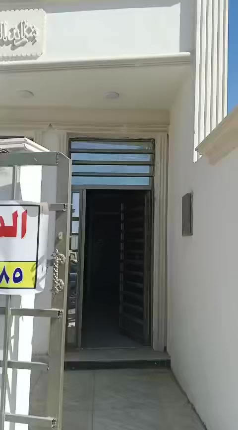 للبيع دار سكنية

📍 الموقع: مجمع البصمة
📐 المساحة: 50 متر مربع
🏠 البناء: طابقين
💰 السعر: مناسب وقابل للتفاوض

الدار داخل مجمع سكني منظم، ومناسبة للسكن أو 
للاستفسار مراسلة الصفحة أو الاتصال (***********ابو فهد )(***********ابو علي )
